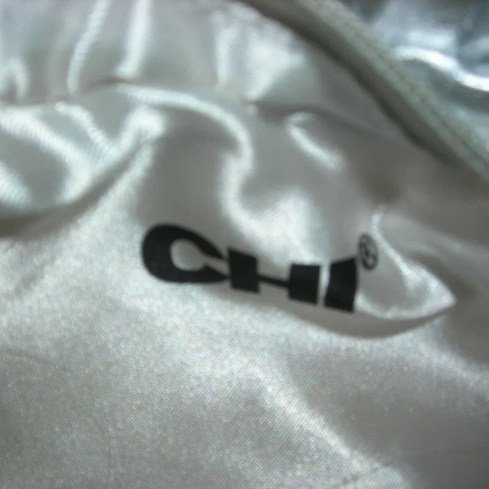 ❤️ CHI SILVER Wrist Clutch Handbag With CHI Tag & Label - Picture 2 of 4